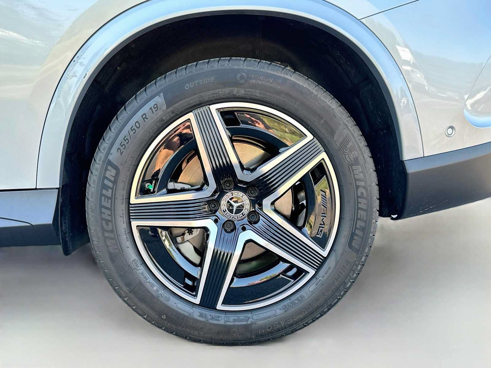Used 2025 Mercedes-Benz GLC 300 4MATIC image 32