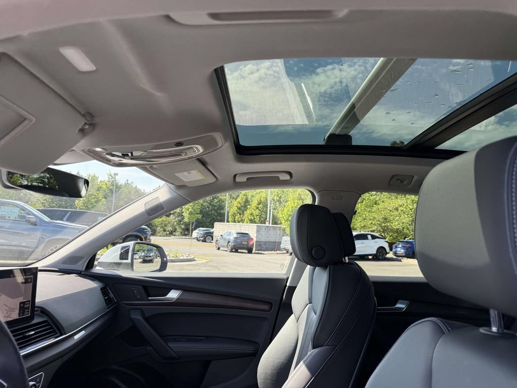 Used 2025 Audi Q5 e Premium Plus w/ Premium Plus Package AWD/4WD image 19