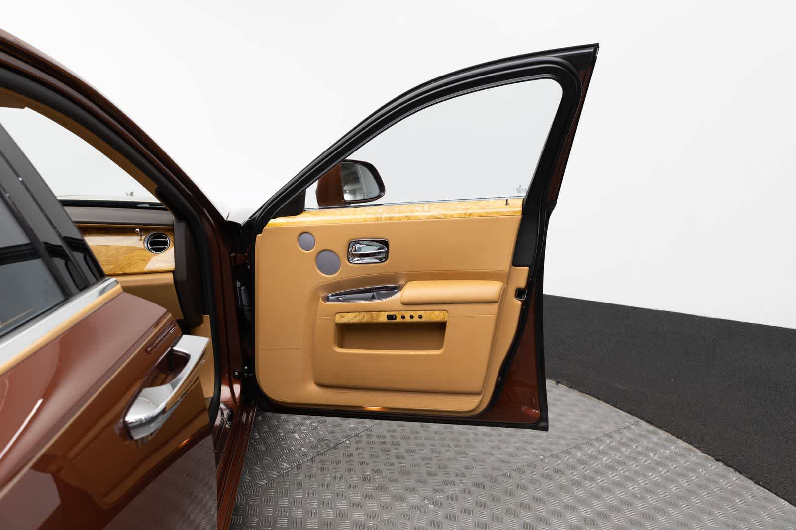 Used 2013 Rolls-Royce Ghost RWD image 39