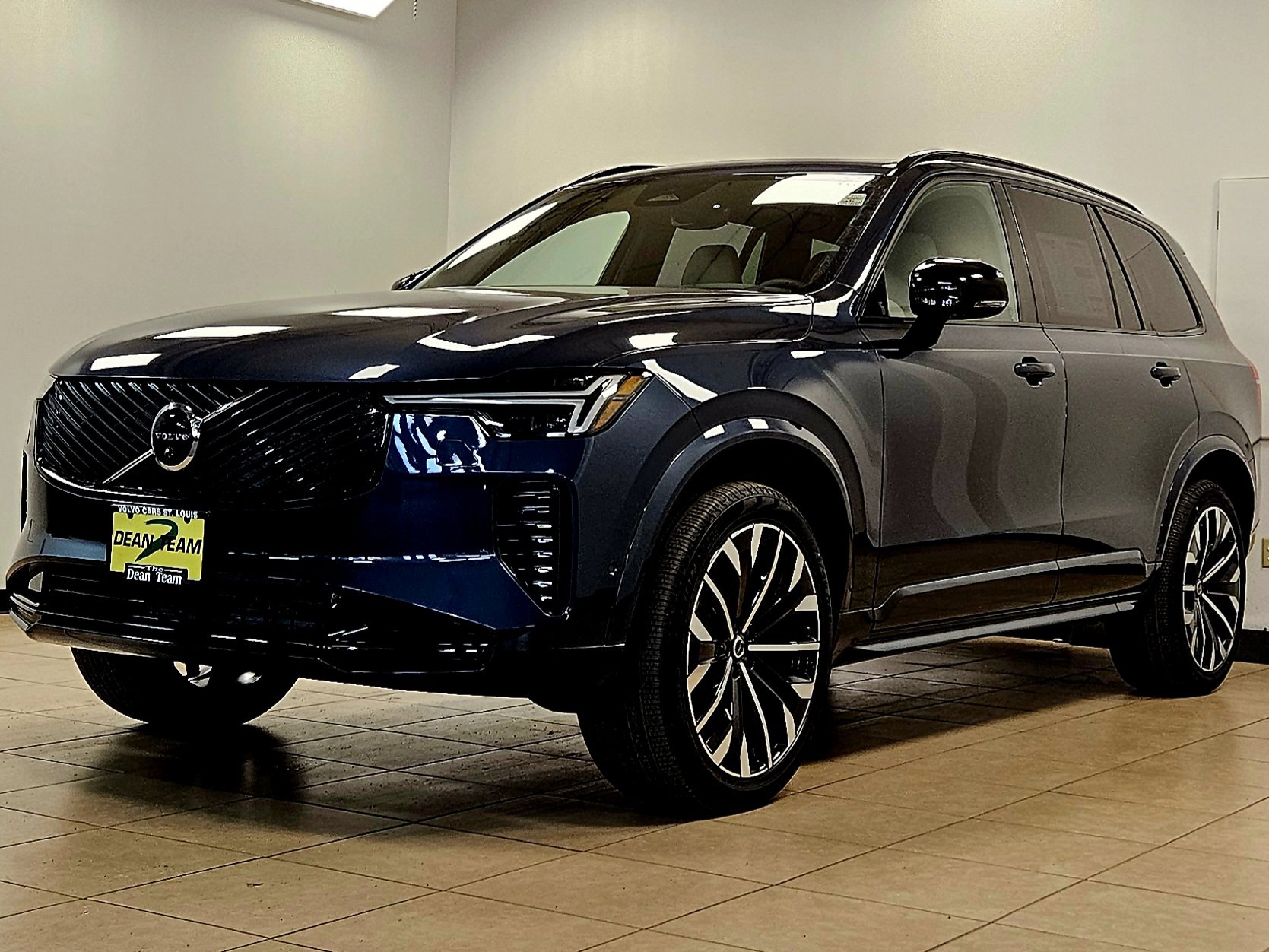 New 2026 Volvo XC90 B6 Ultra w/ Protection Package image 4