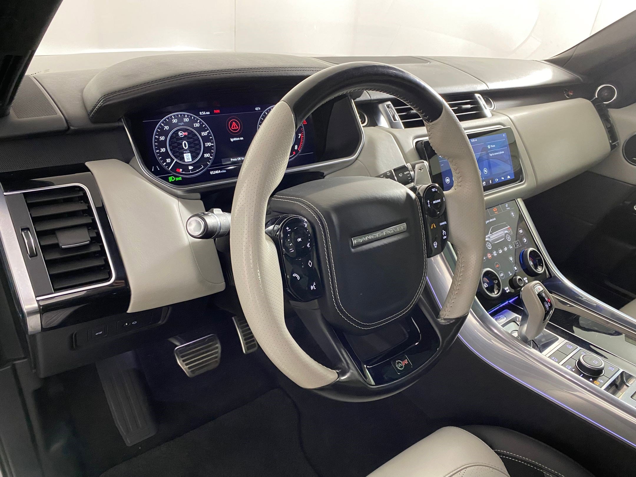 Used 2018 Land Rover Range Rover Sport SVR image 4