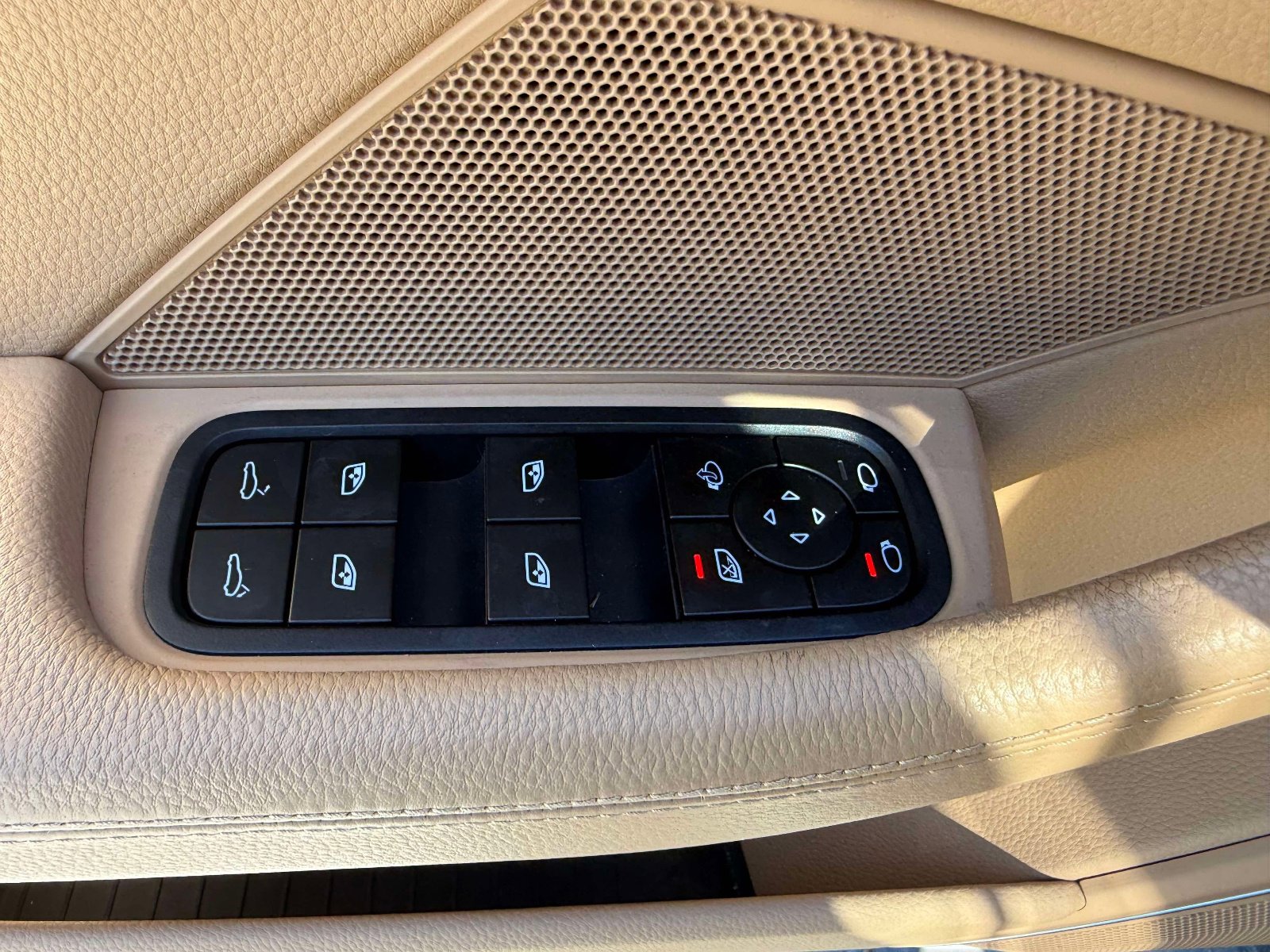 Used 2022 Porsche Panamera 4 image 37