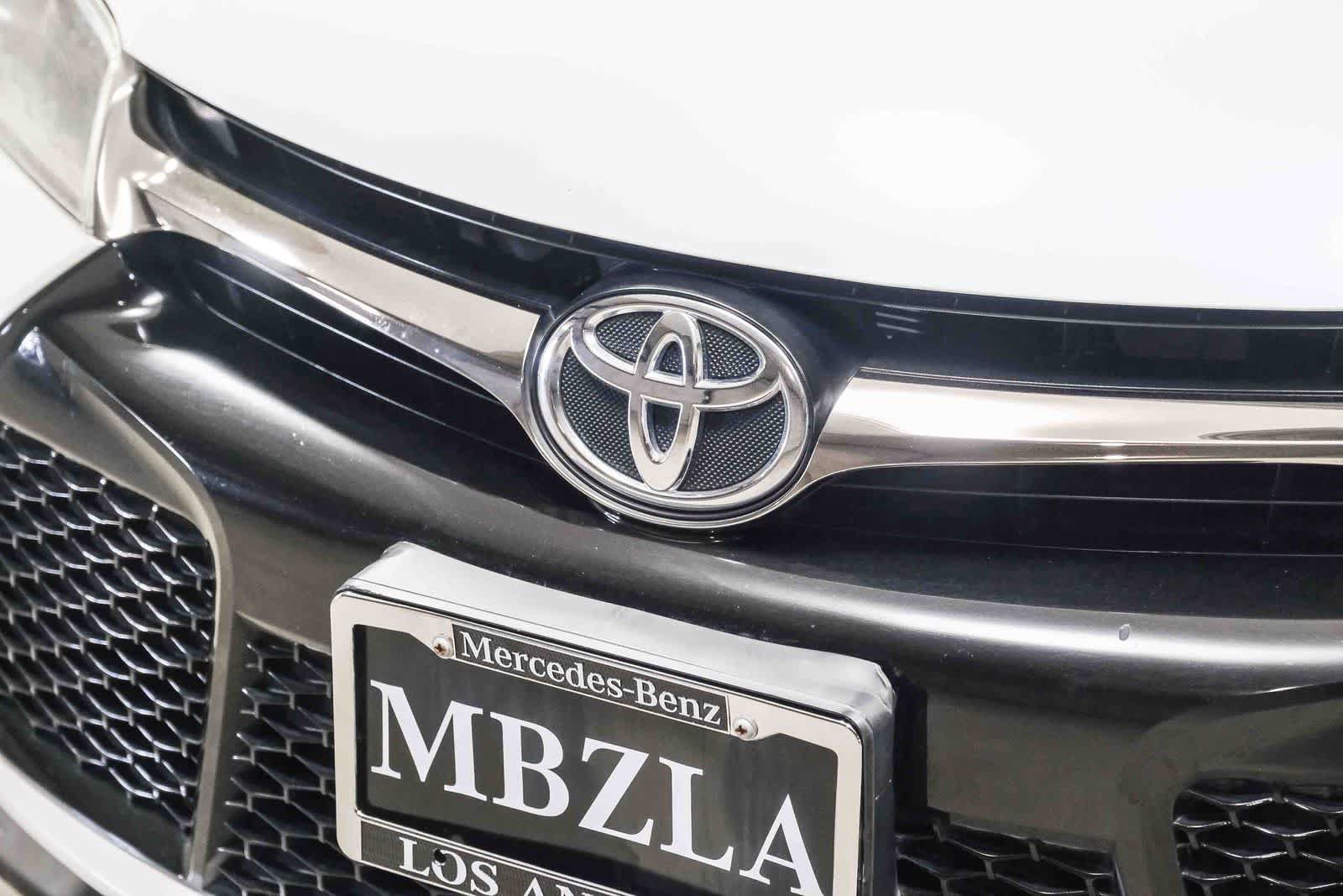 Used 2017 Toyota Camry XSE w/ Moonroof Package FWD image 13