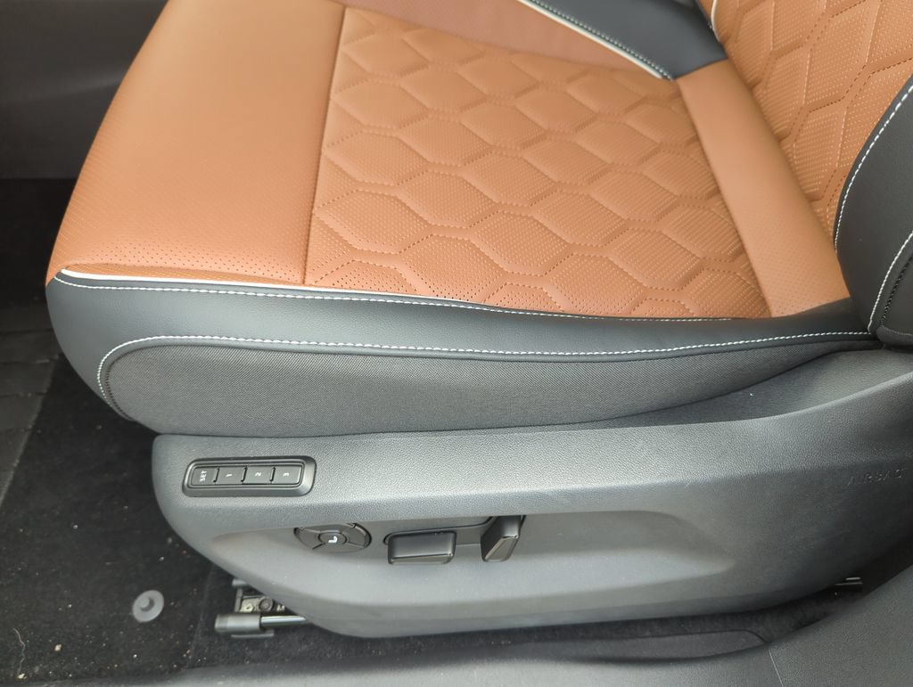 New 2026 Volkswagen Tiguan SEL R-Line AWD/4WD image 37