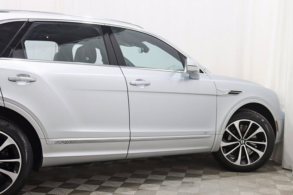 Used 2022 Bentley Bentayga image 12