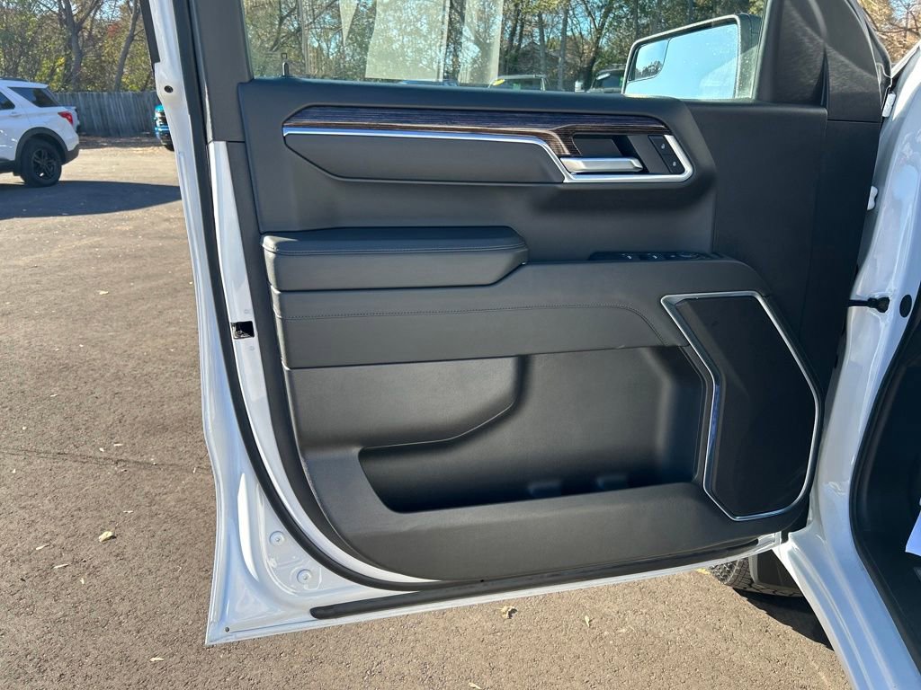 Used 2025 GMC Sierra 1500 Elevation image 17