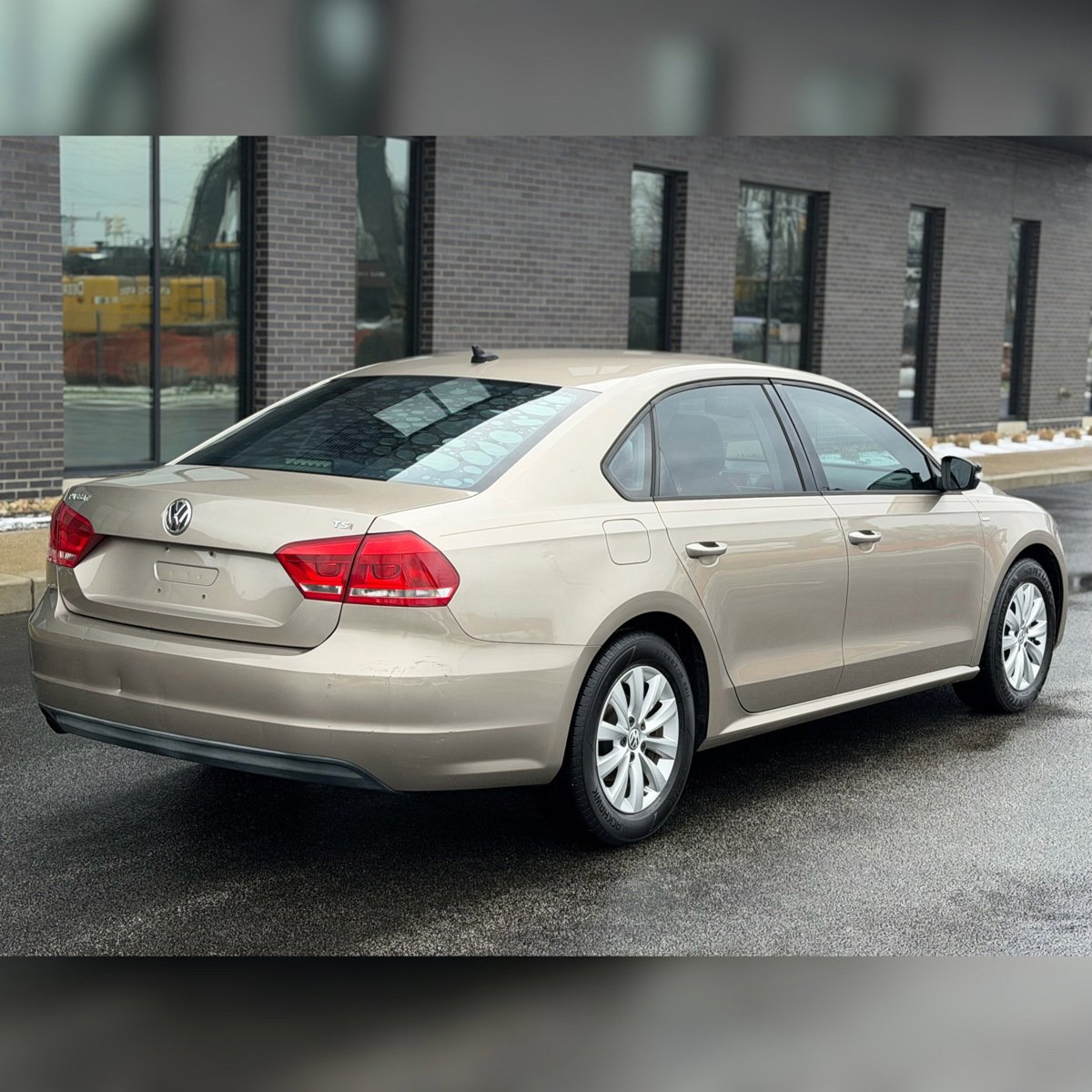 Used 2015 Volkswagen Passat 1.8T S image 2