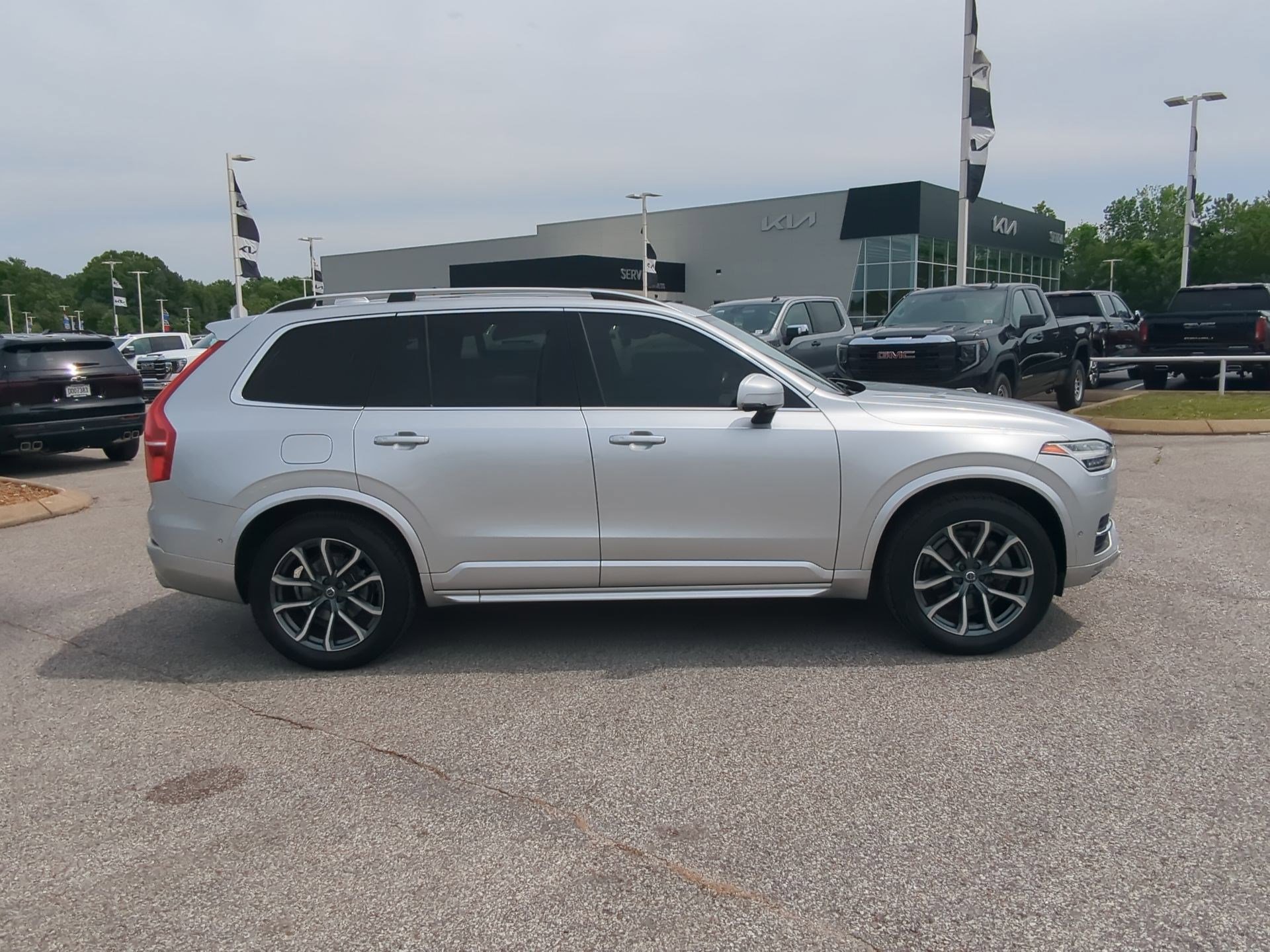 Used 2016 Volvo XC90 T6 Momentum AWD/4WD image 9