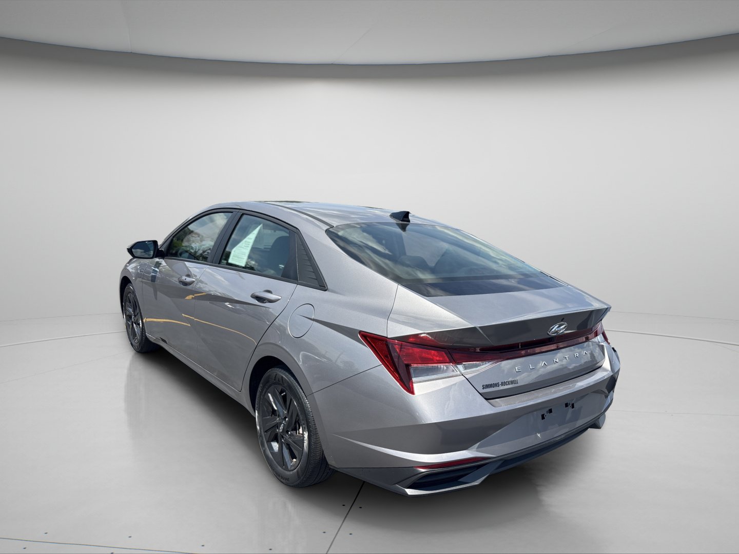 Used 2023 Hyundai Elantra SEL w/ Cargo Package FWD image 2