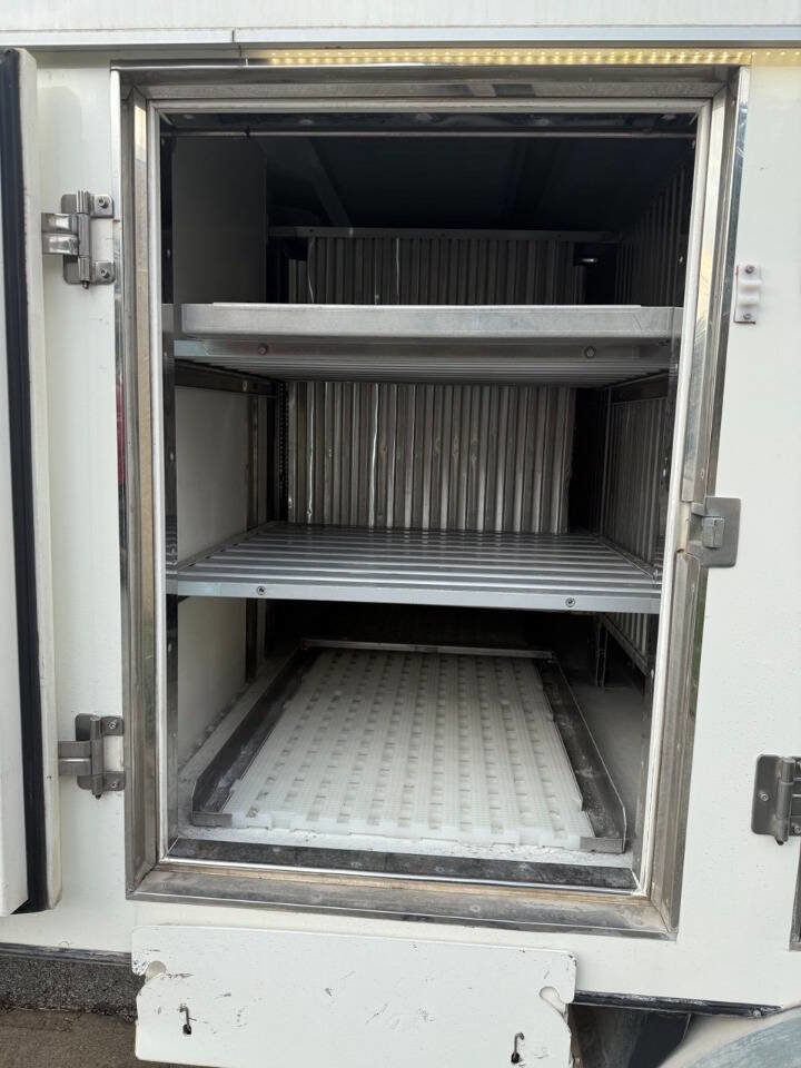 Used 2017 Ford E-450 and Econoline 450 Super Duty w/ Power Windows & Locks Group RWD image 17