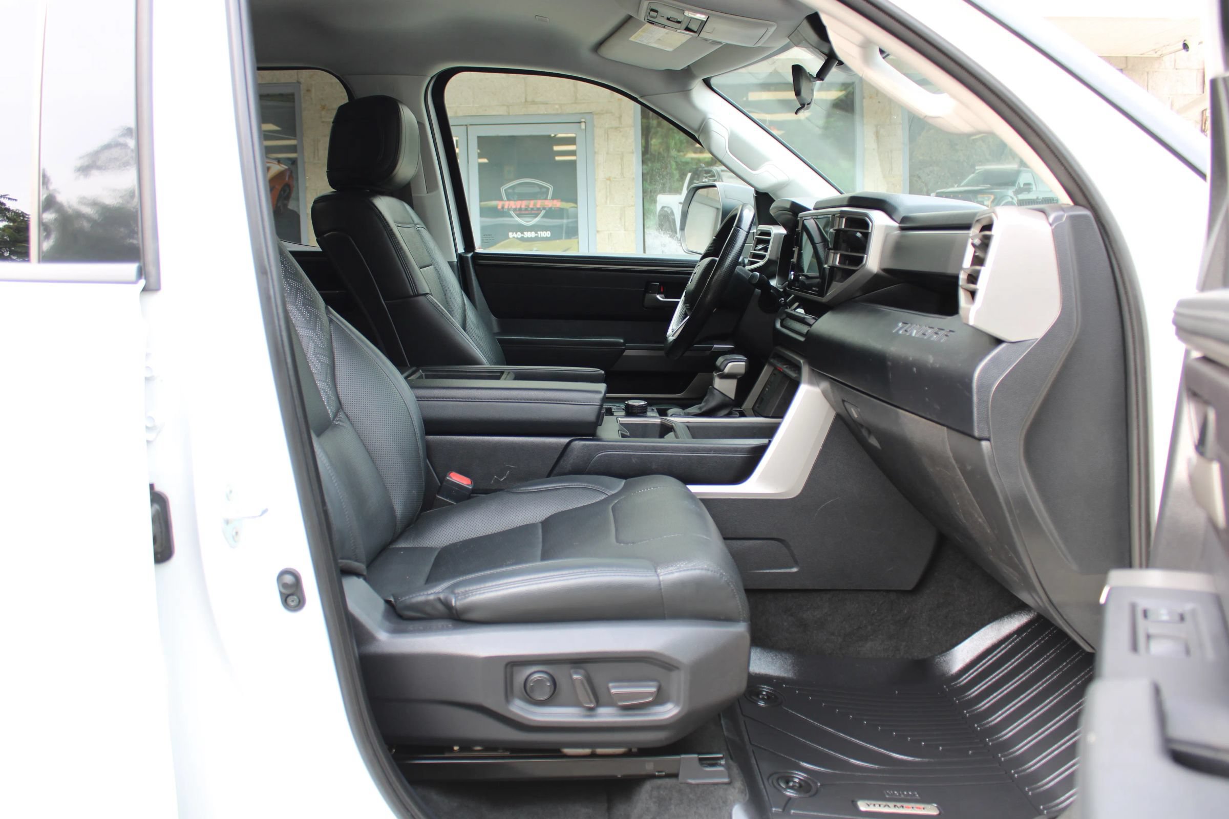 Used 2022 Toyota Tundra SR5 w/ SR5 Premium Package AWD/4WD image 17