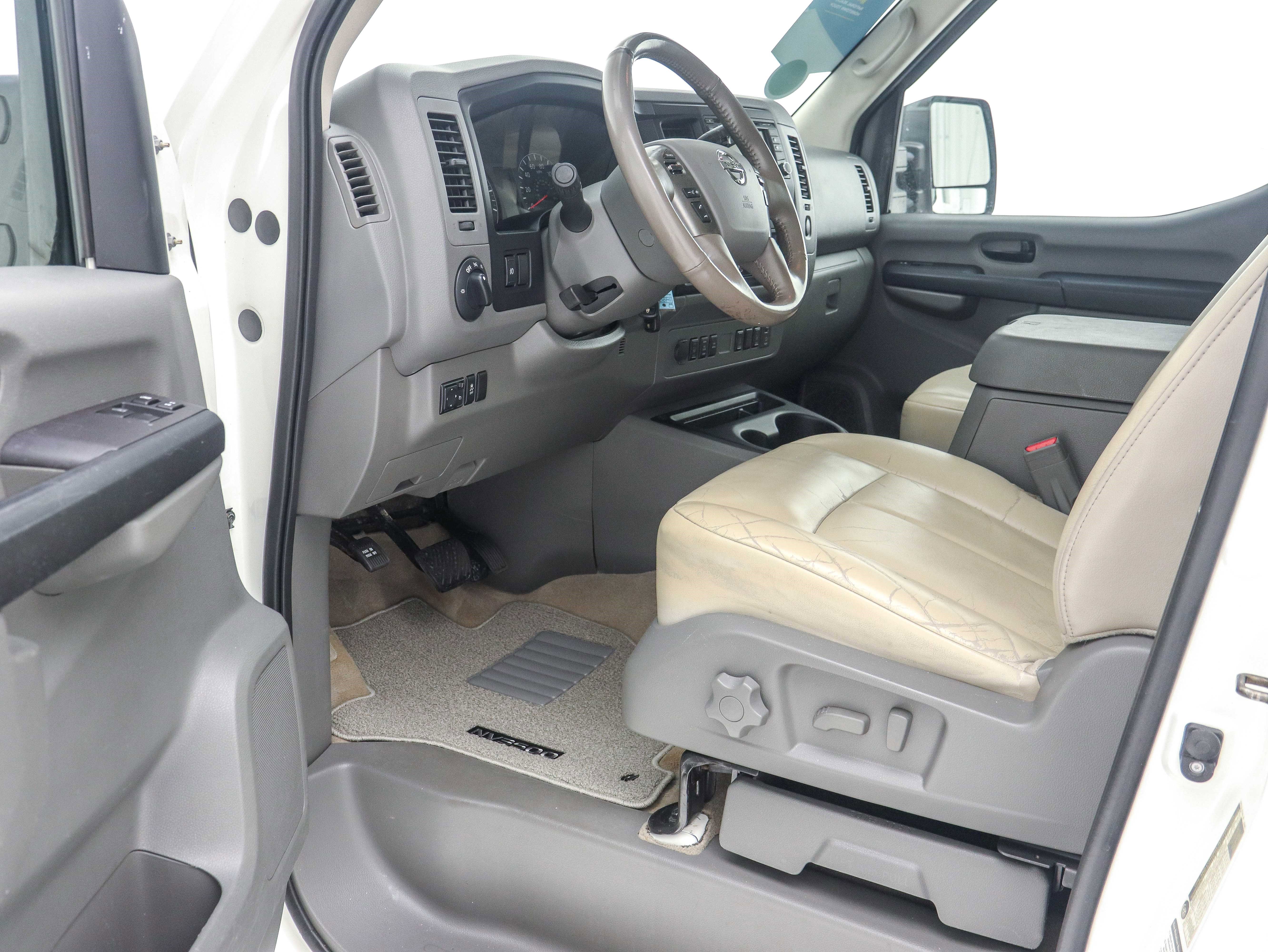 Used 2016 Nissan NV 3500 SL image 17