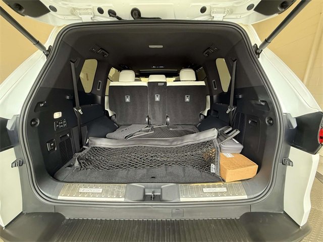 Used 2023 Lexus LX 600 4WD w/ Luxury Package image 17