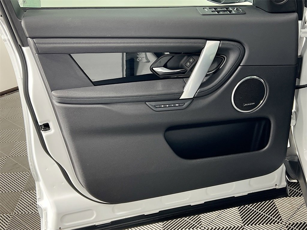 Used 2024 Land Rover Discovery Sport S image 18