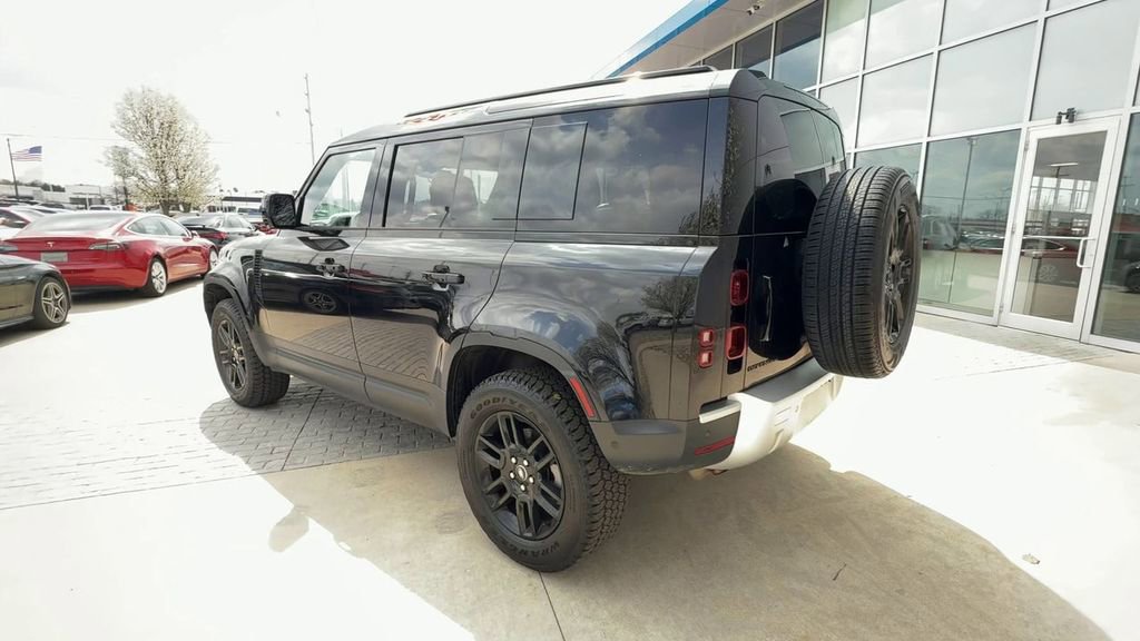 Used 2025 Land Rover Defender 110 S image 6