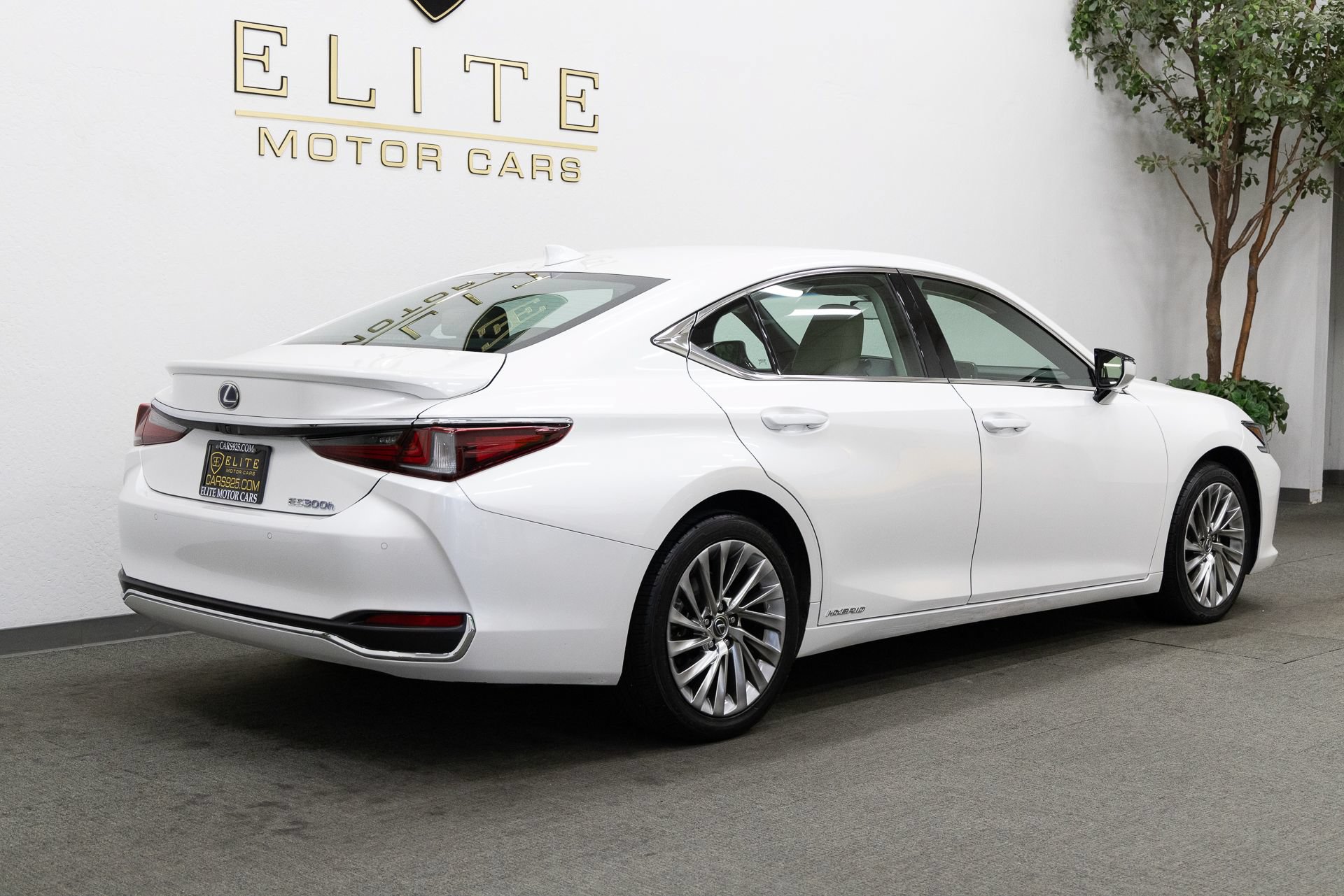 Used 2019 Lexus ES 300h FWD image 11