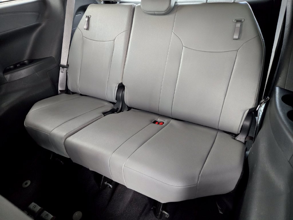 Used 2025 Toyota Sienna XLE FWD image 17