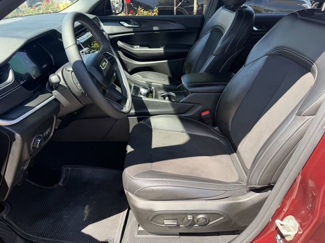 Used 2024 Jeep Grand Cherokee L Altitude RWD image 20