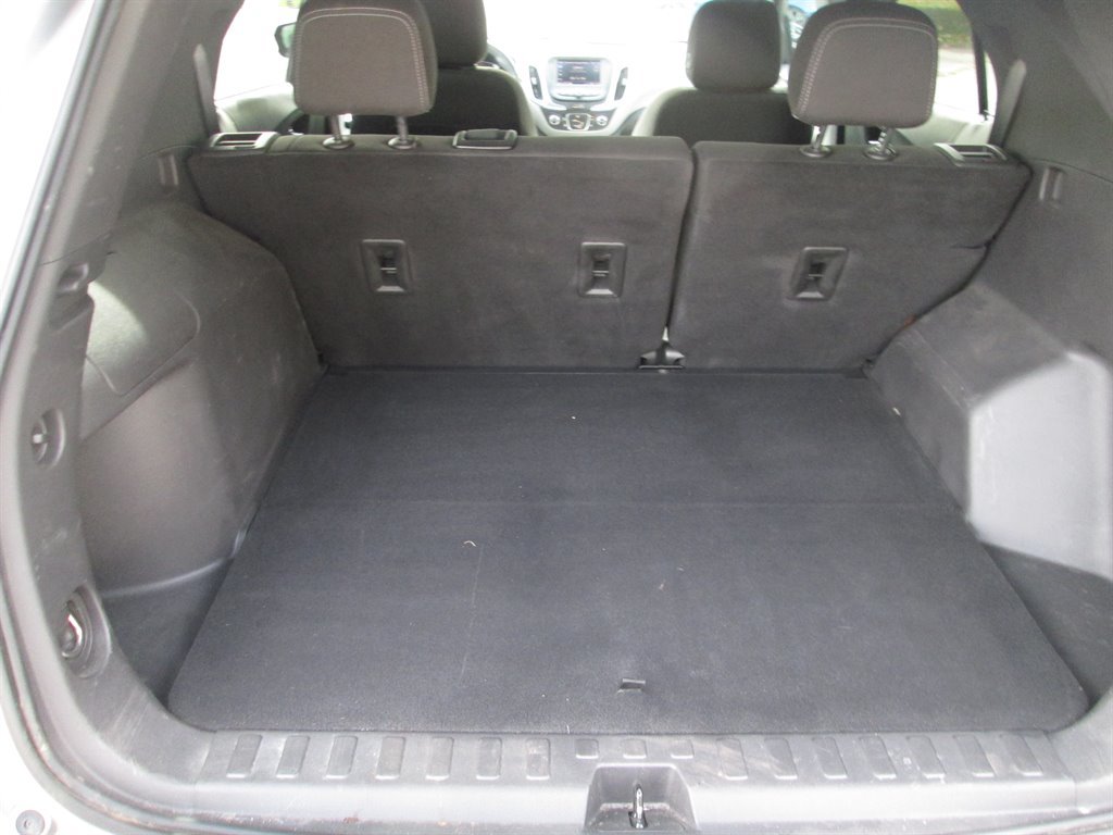 Used 2023 Chevrolet Equinox LS w/ LS Convenience Package AWD/4WD image 6
