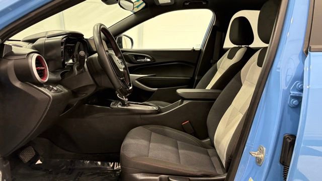 Used 2024 Chevrolet Trax RS w/ Sunroof Package FWD image 11