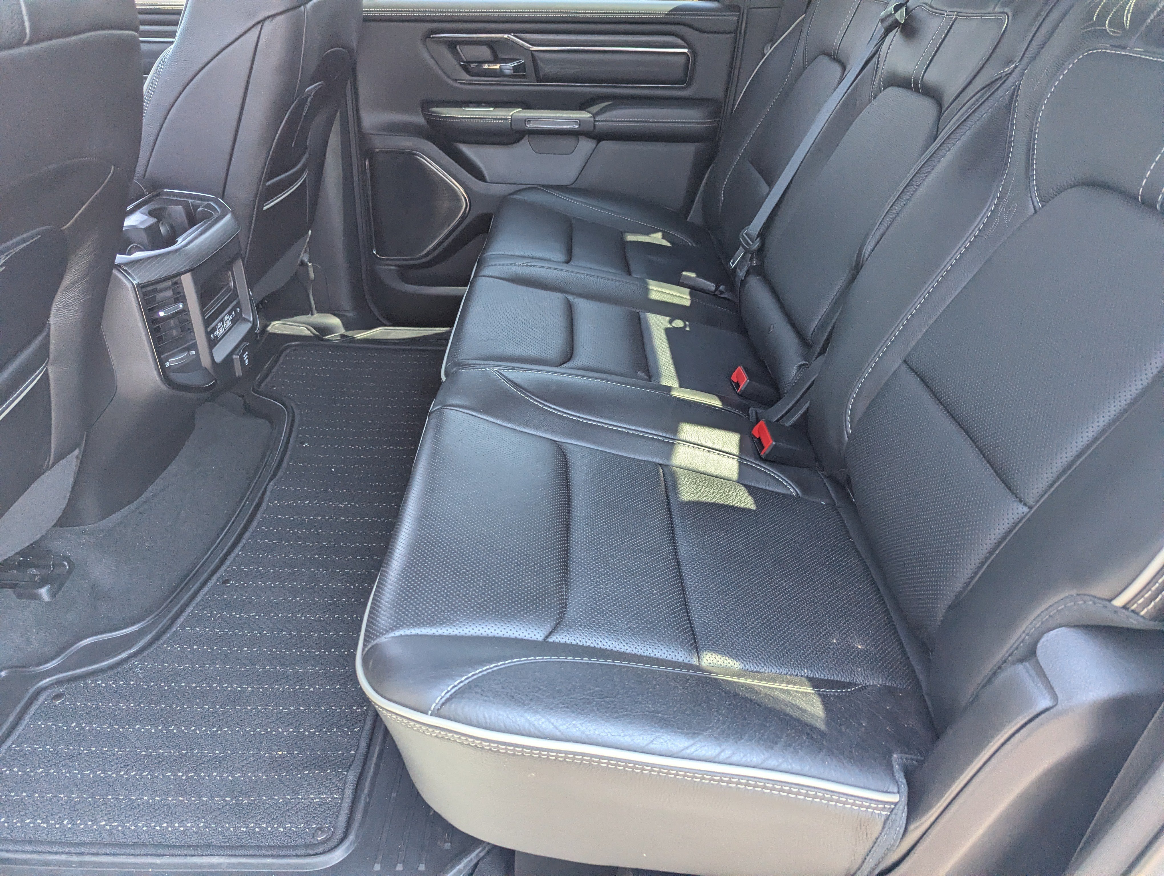 Used 2022 RAM 1500 Limited AWD/4WD image 16