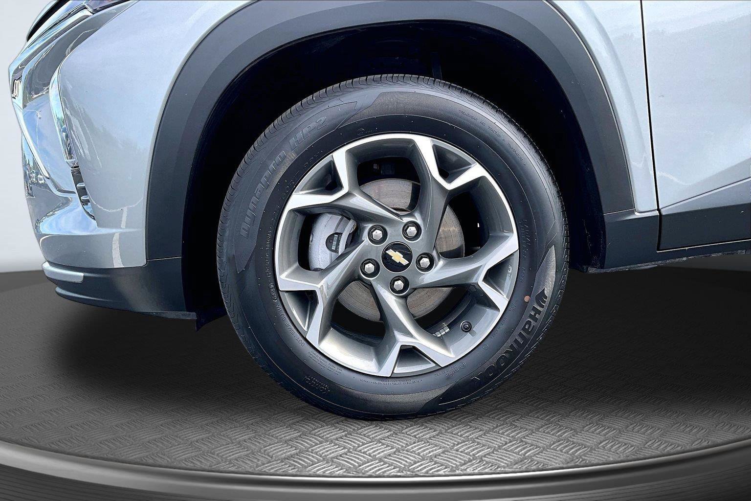 Used 2024 Chevrolet Trax LT w/ Driver Confidence Package FWD image 10