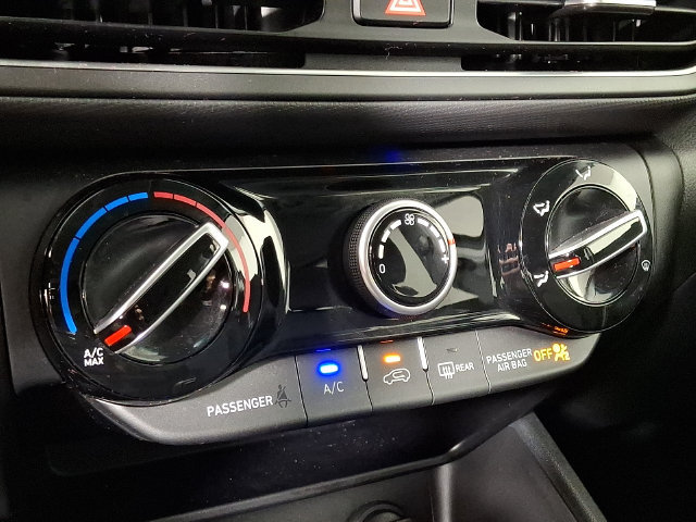 Used 2023 Hyundai Kona SEL AWD/4WD image 17