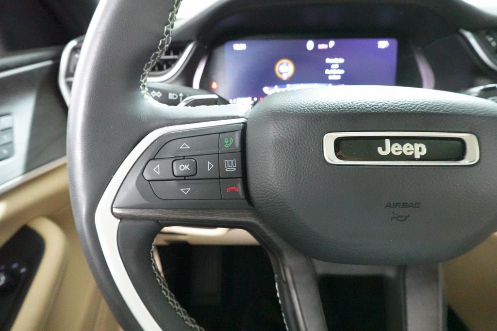 Used 2023 Jeep Grand Cherokee L Limited AWD/4WD image 13