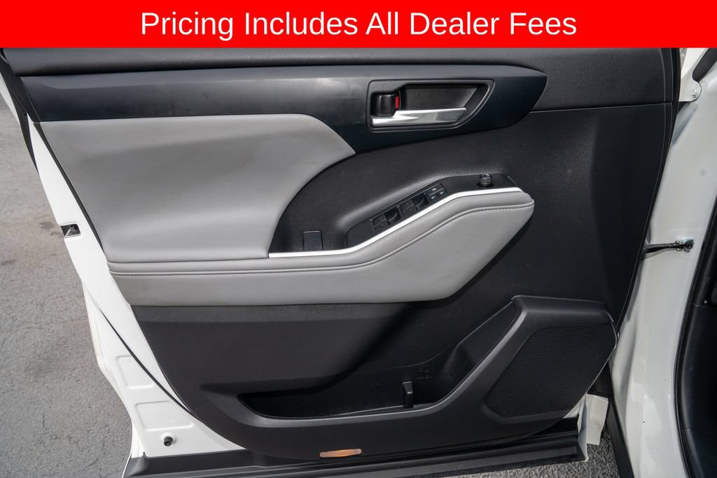 Used 2021 Toyota Highlander XLE FWD image 14