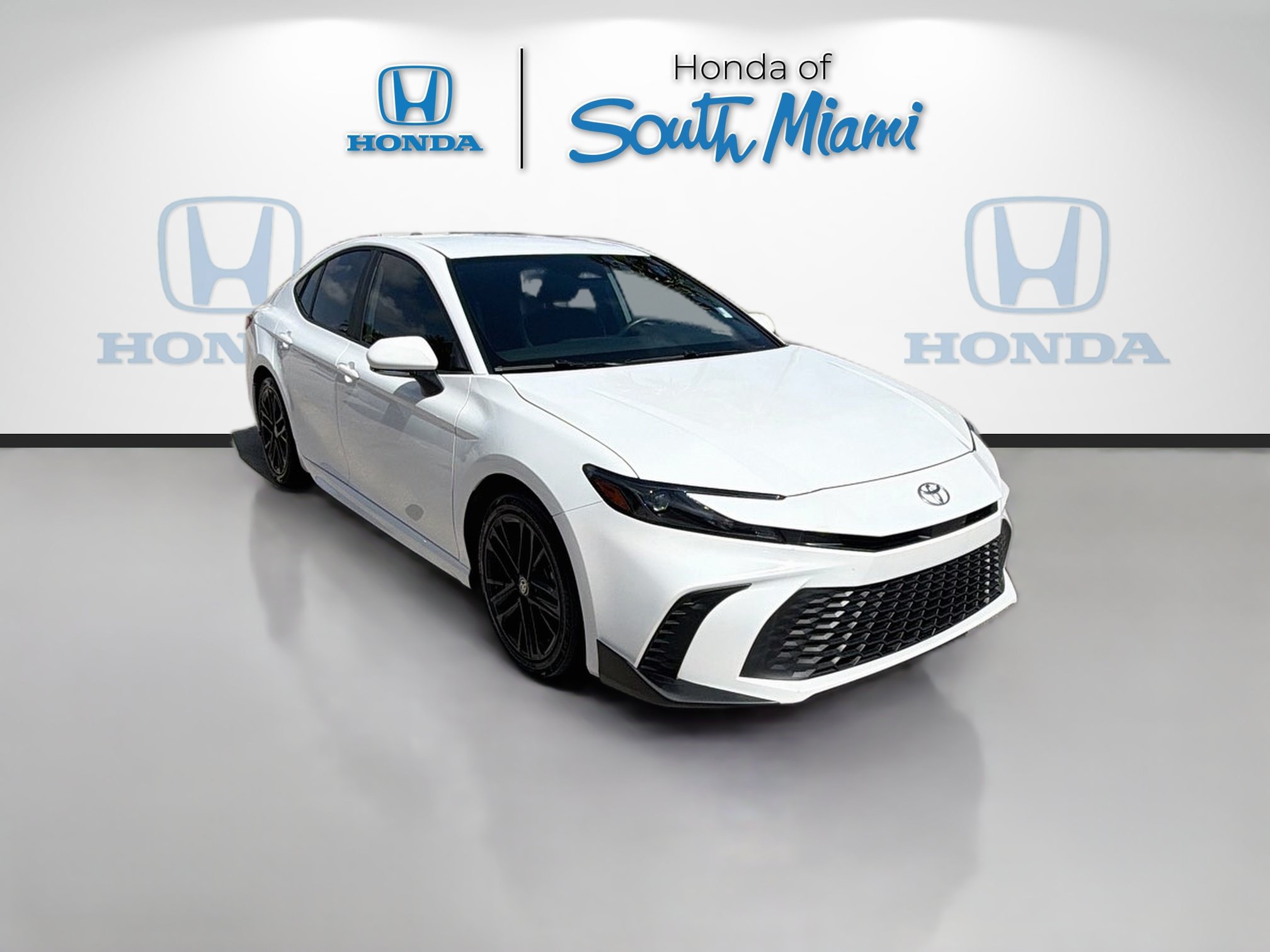 Used 2025 Toyota Camry SE FWD video 1