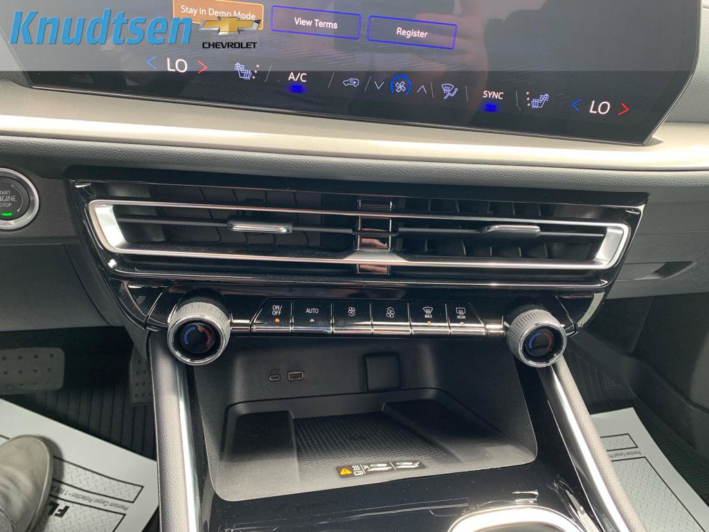 New 2026 Chevrolet Traverse LT w/ Driver Confidence Package AWD/4WD image 22