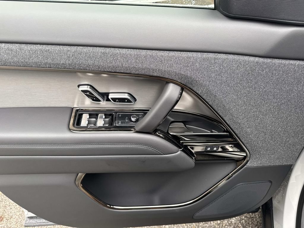 New 2026 Land Rover Range Rover Sport Dynamic SE AWD/4WD image 19