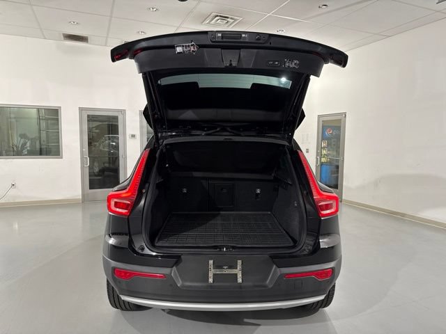 Used 2022 Volvo XC40 T5 Momentum AWD/4WD image 12