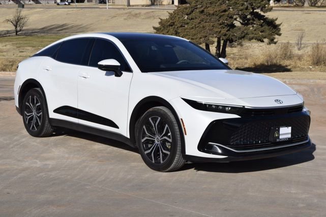 Used 2023 Toyota Crown Limited image 18