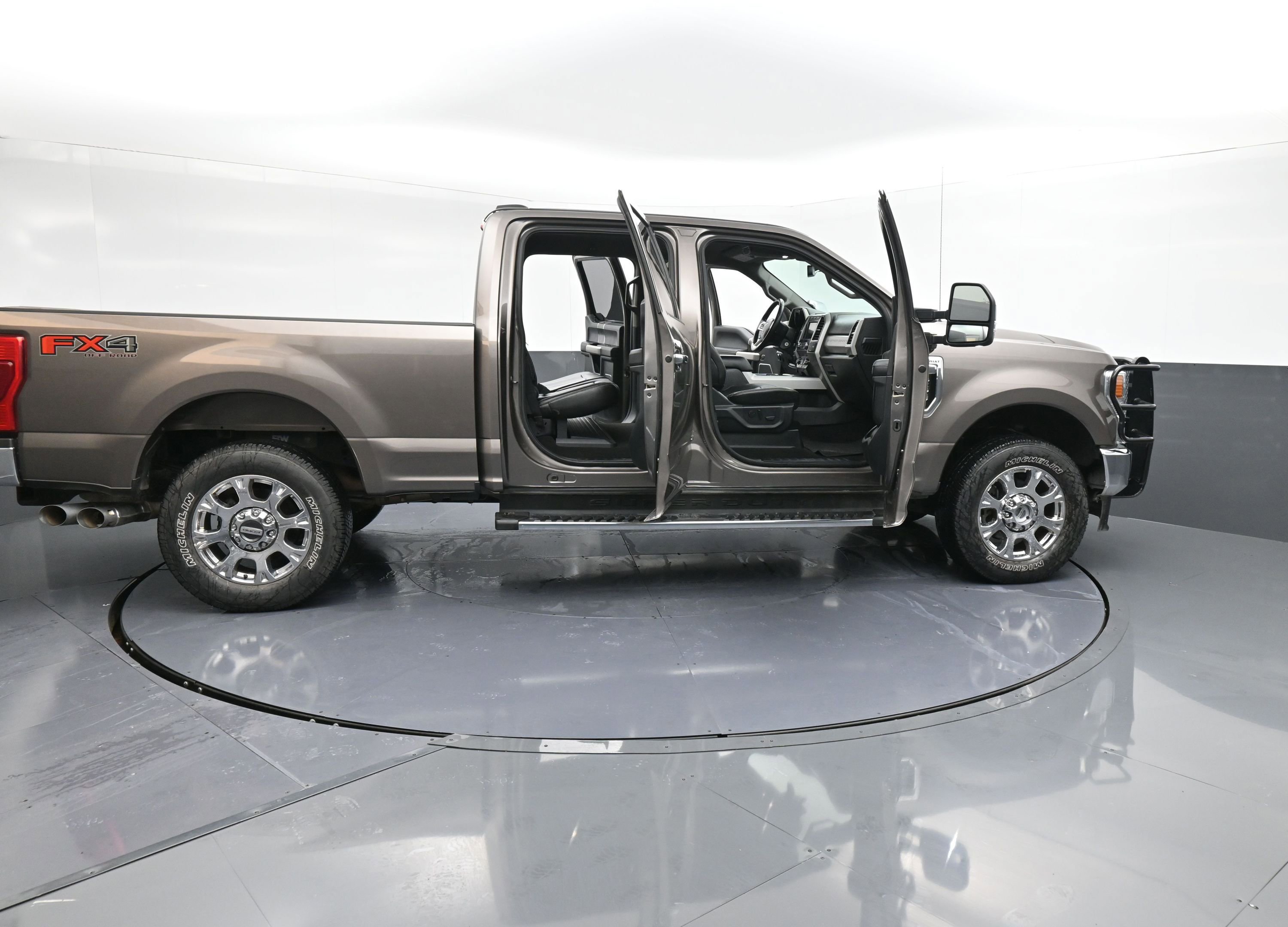 Used 2020 Ford F250 Lariat w/ Chrome Package image 38