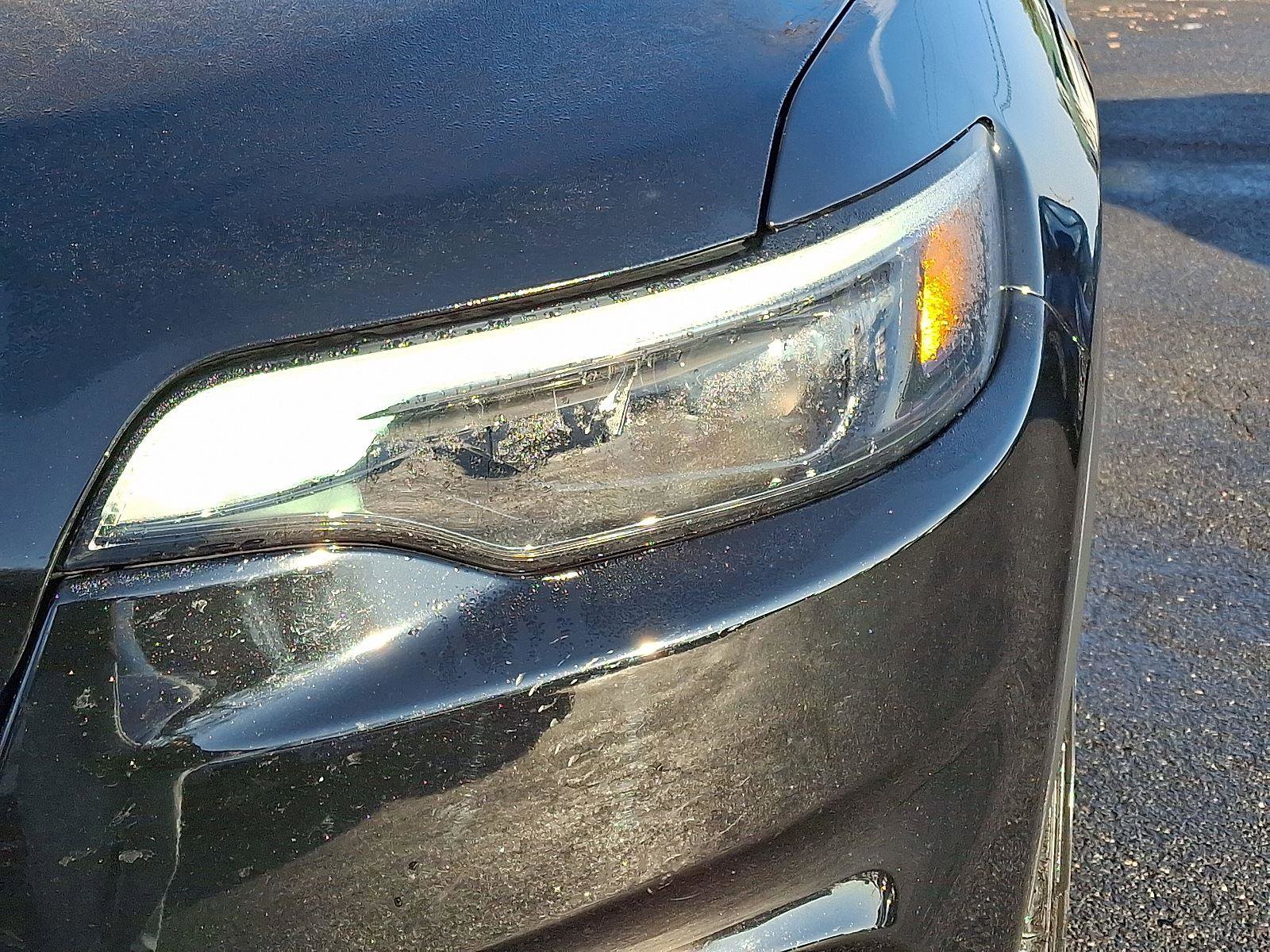 Used 2019 Jeep Cherokee Latitude w/ Cold Weather Group image 8