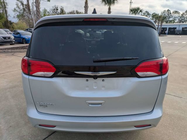 Certified 2022 Chrysler Voyager LX image 3