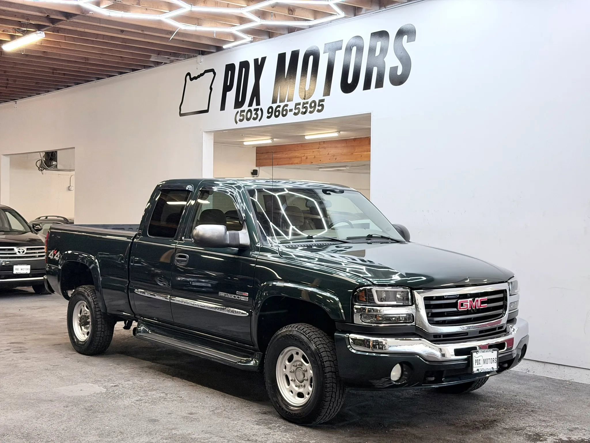 Used 2005 GMC Sierra 2500 SLT AWD/4WD image 1
