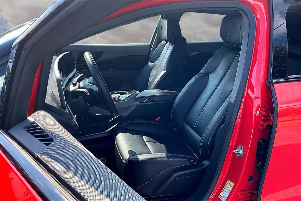 Used 2025 Cadillac Optiq Sport 2 AWD/4WD image 21