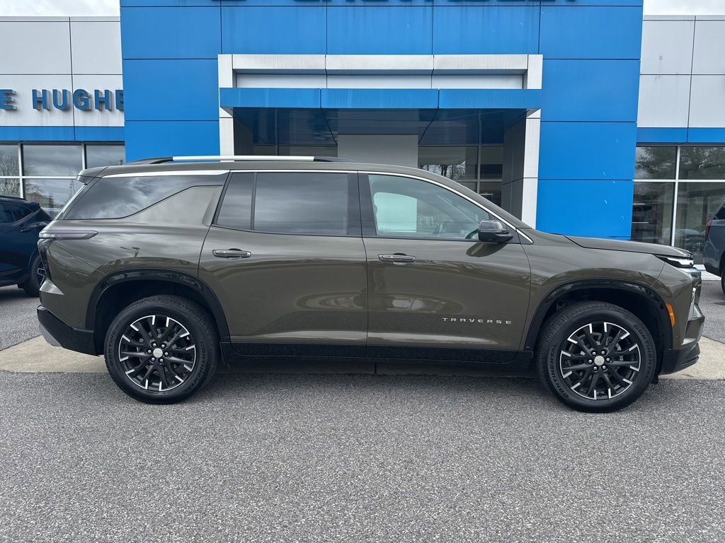 Used 2024 Chevrolet Traverse RS image 3