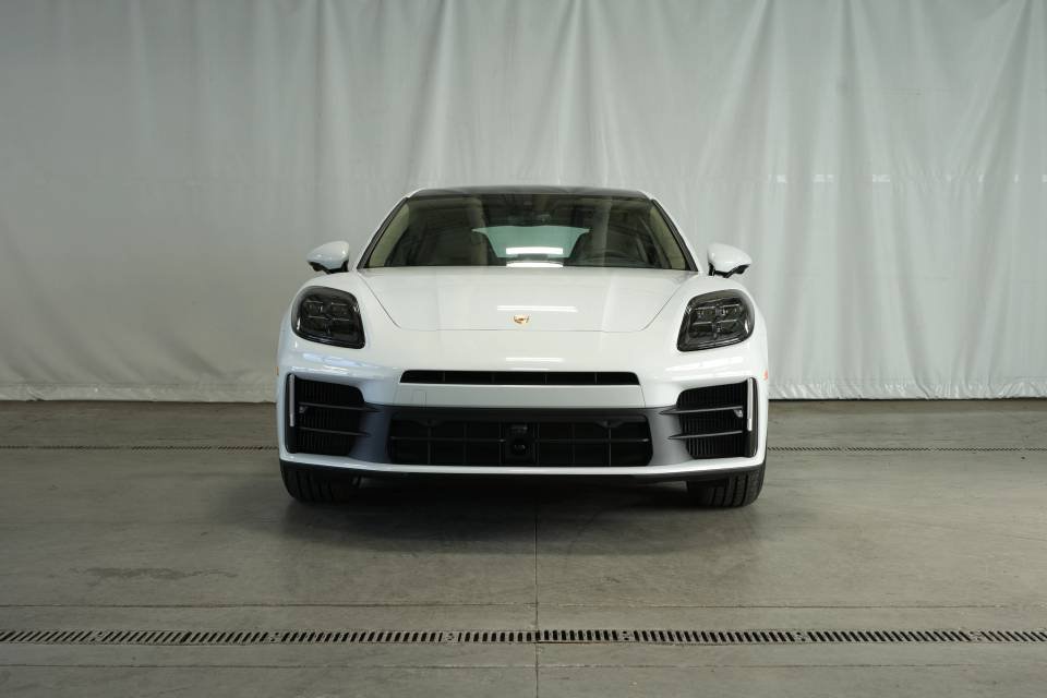 Certified 2025 Porsche Panamera 4 AWD/4WD image 10