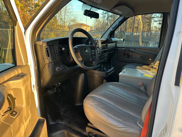 Used 2015 Chevrolet Express 2500 RWD image 23