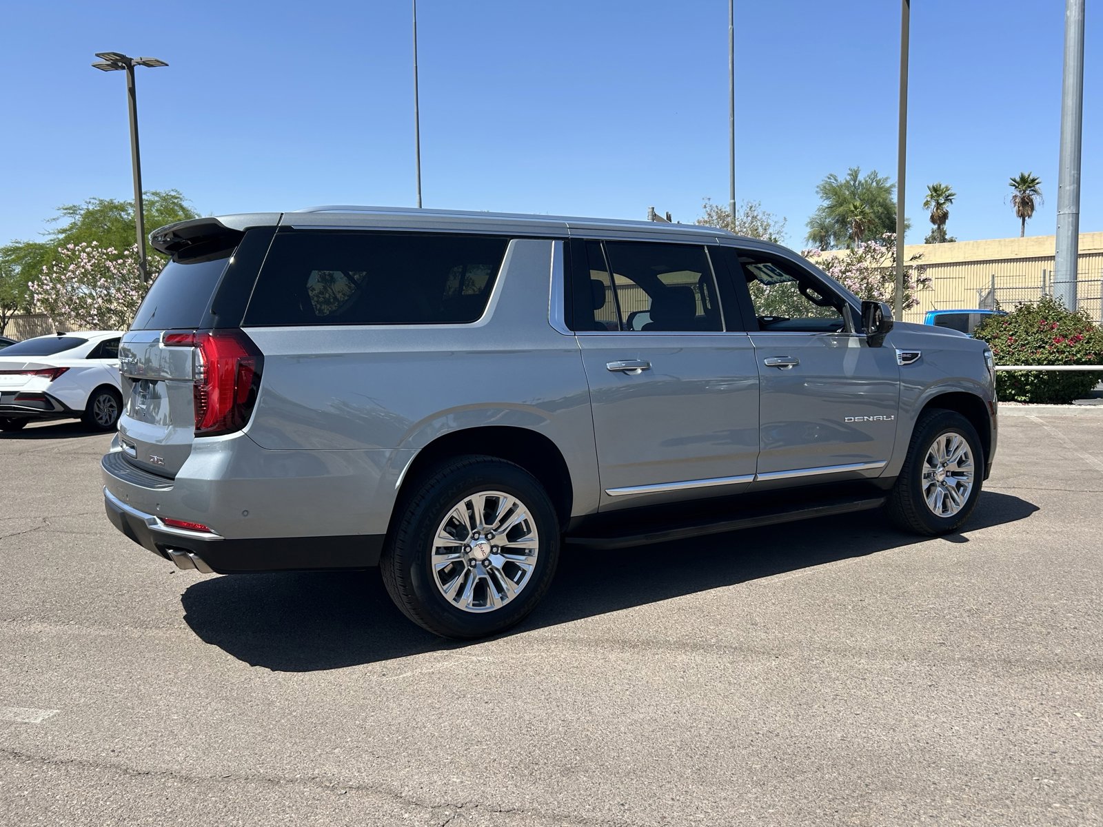 Certified 2025 GMC Yukon XL Denali AWD/4WD image 5