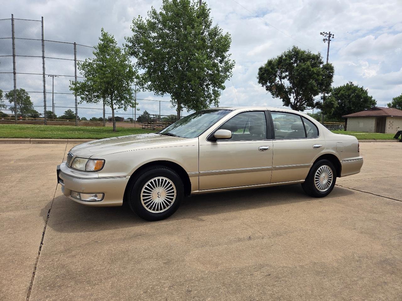 Used 1997 INFINITI I30 FWD image 2