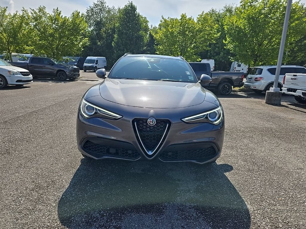 Used 2022 Alfa Romeo Stelvio Ti AWD/4WD image 2
