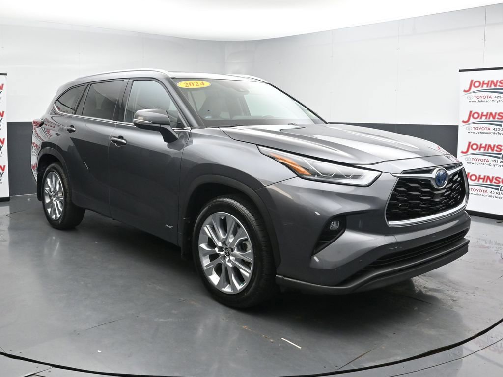 Used 2024 Toyota Highlander Limited AWD/4WD image 2
