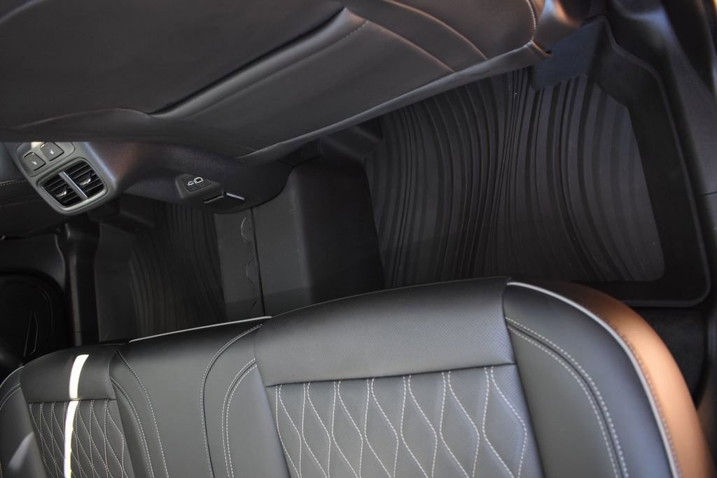 Used 2023 Buick Envision Avenir image 31