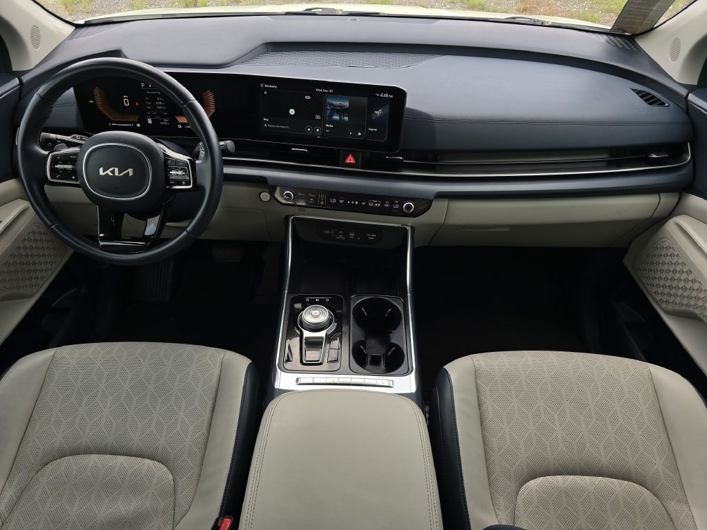 Certified 2025 Kia Carnival EX FWD image 22