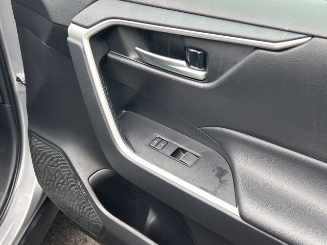 Used 2025 Toyota RAV4 XLE AWD/4WD image 38