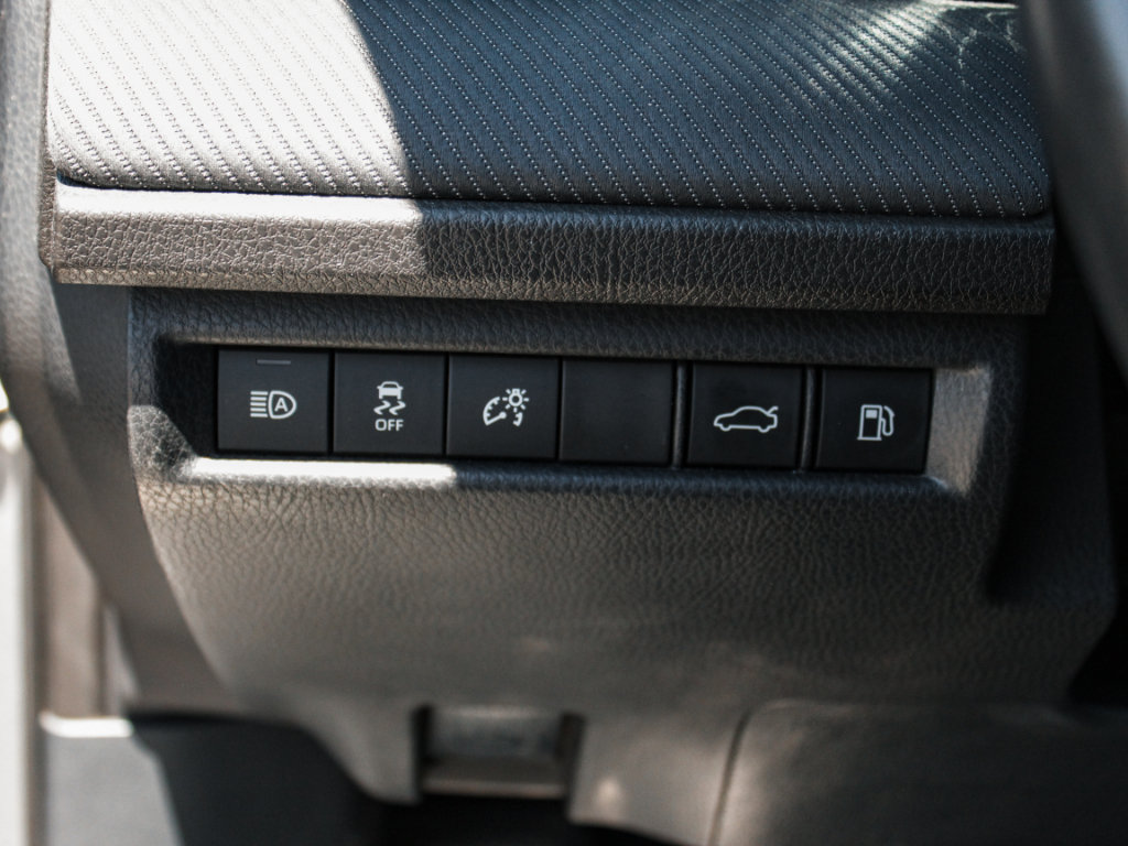 Used 2025 Toyota Camry SE FWD image 11